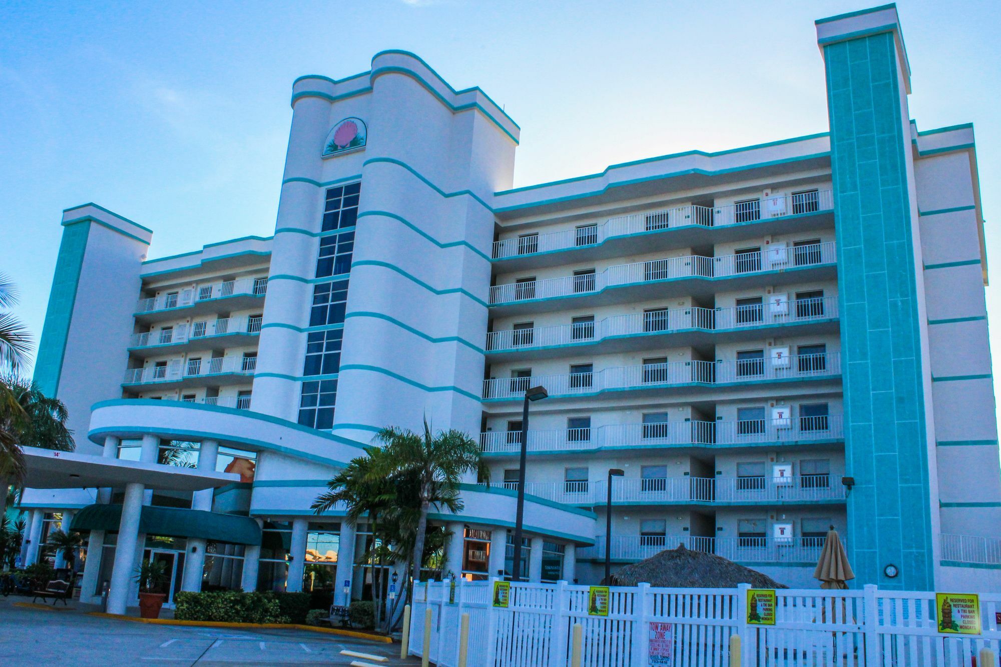 Discovery Beach Resort Какао-Бич Экстерьер фото
