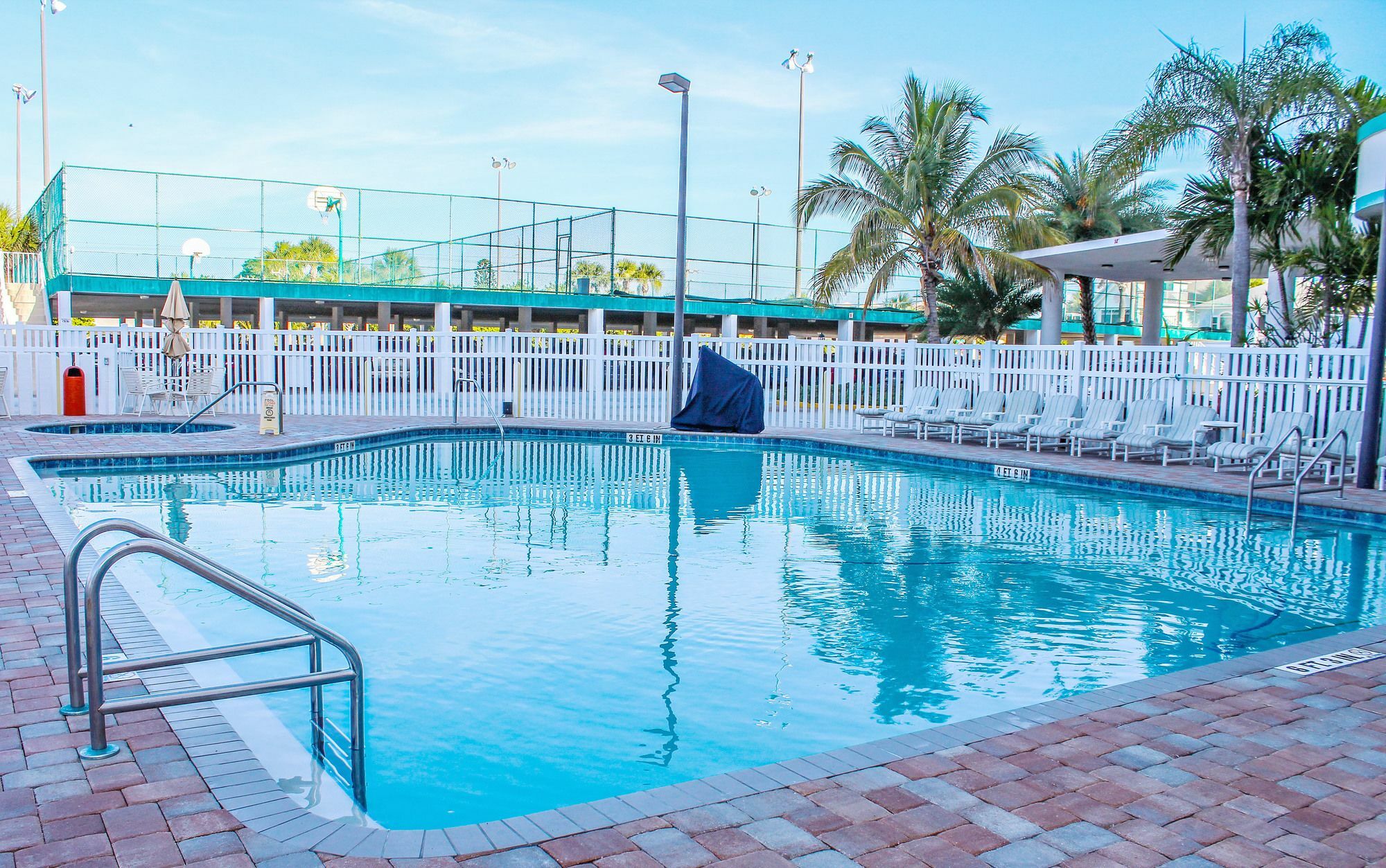 Discovery Beach Resort Какао-Бич Экстерьер фото